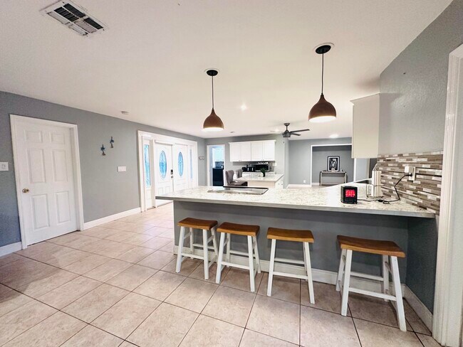 Building Photo - 4540 Mathis St