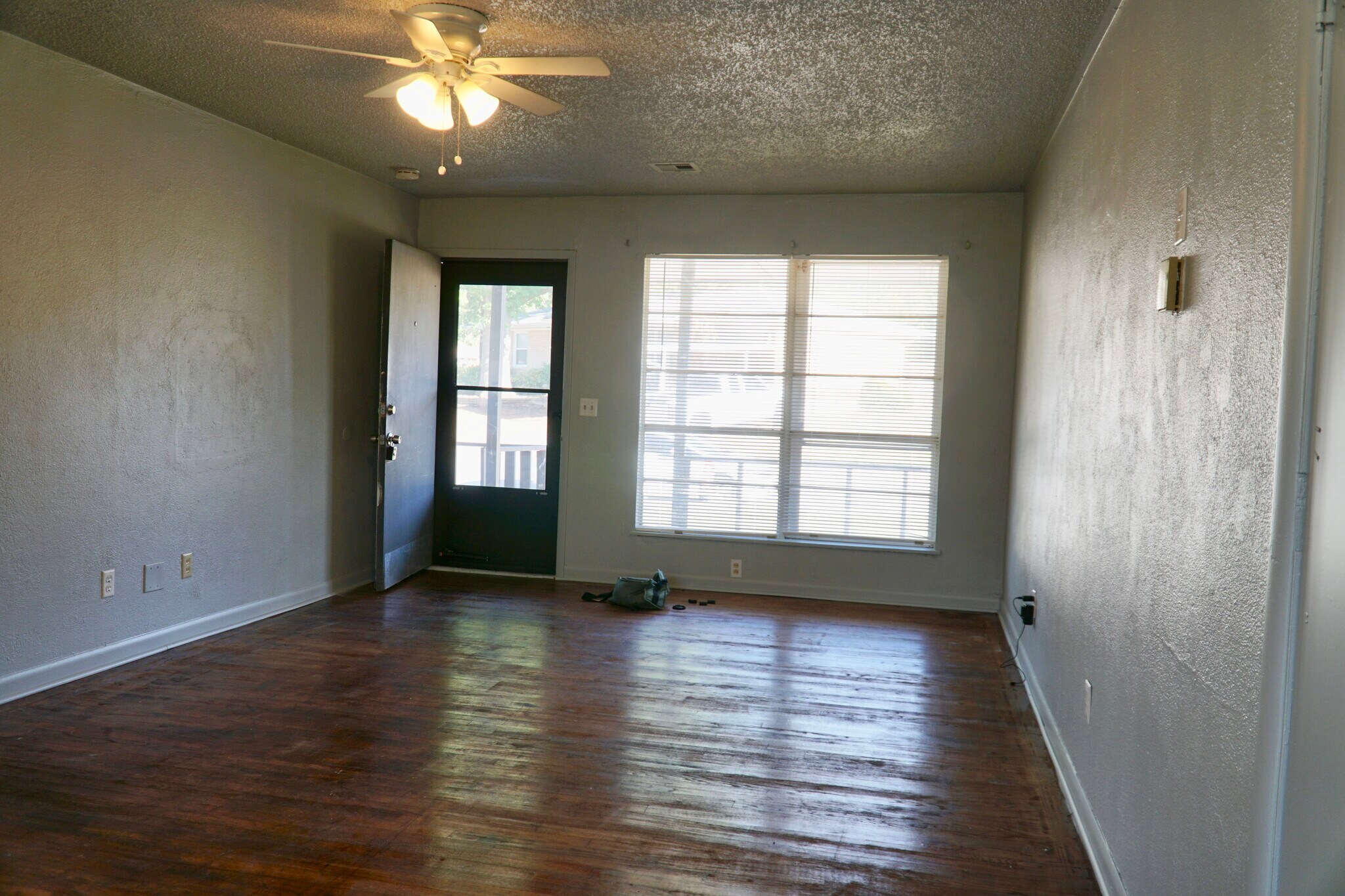 Front Living - 609 General Senter Dr