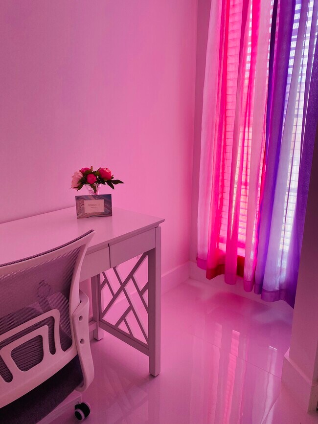 Building Photo - 8615 NW 5th Ter