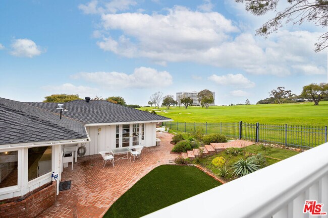 Building Photo - 1110 W Muirlands Dr