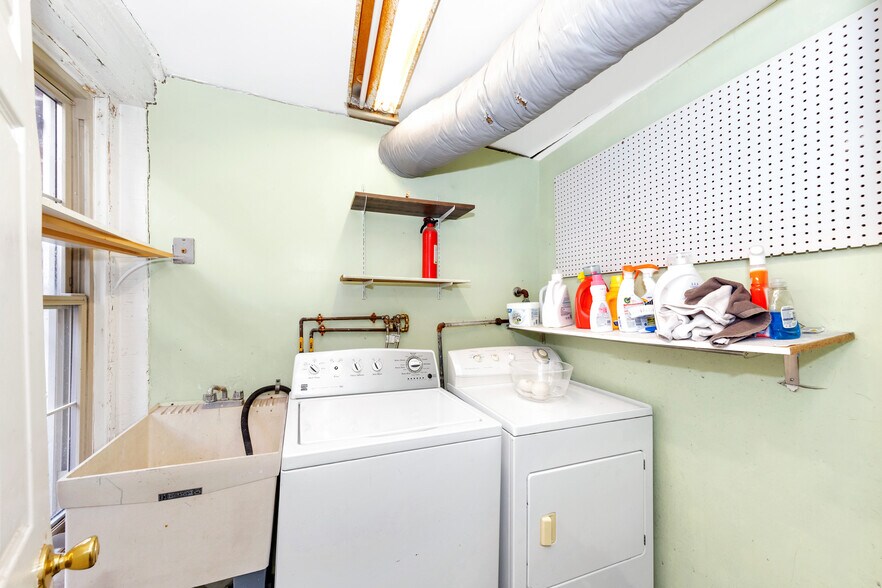 Building Photo - 32 E Springfield St