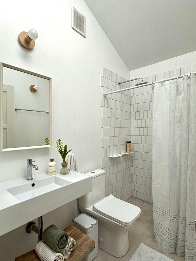 Building Photo - 927 Marine Ave