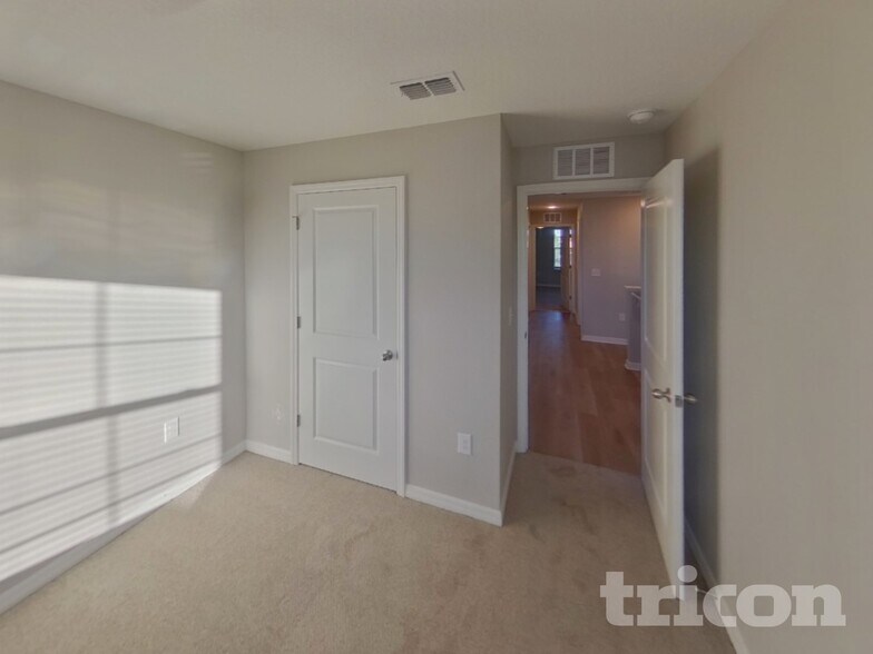 Building Photo - 10336 Flathead Dr