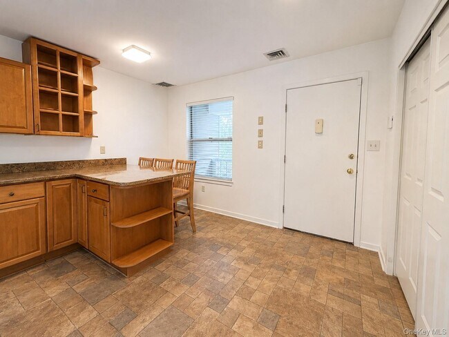 Building Photo - 504 Continental Dr