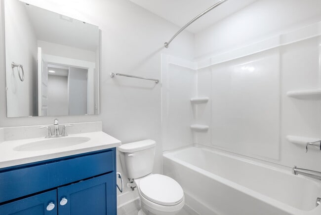 Building Photo - 642 W End Dr