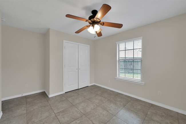 Building Photo - 167 S Bend Ct