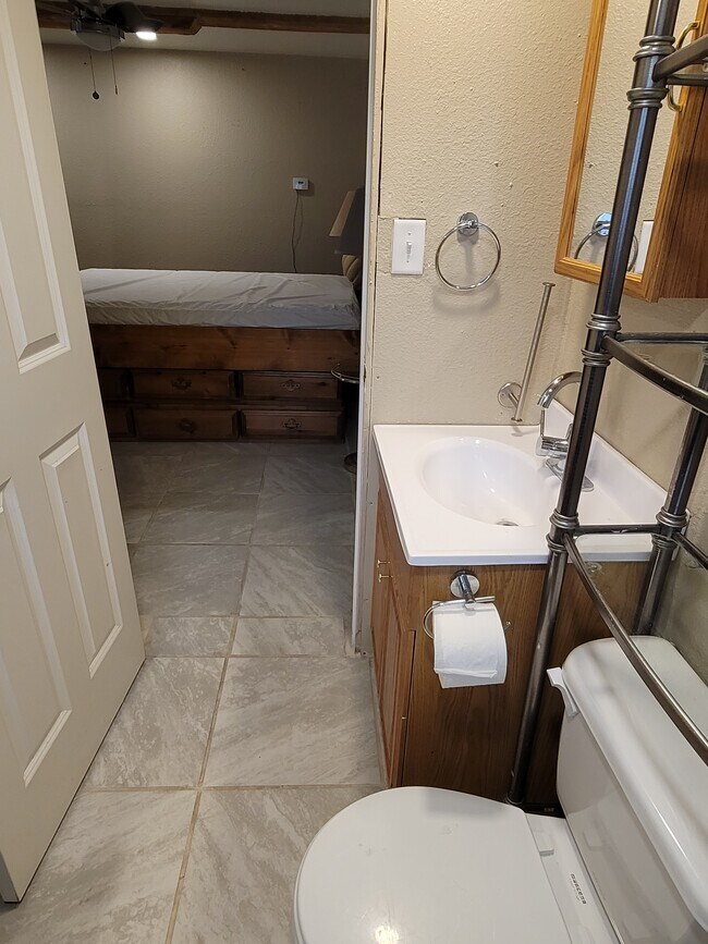 Building Photo - 8285 Green Ln