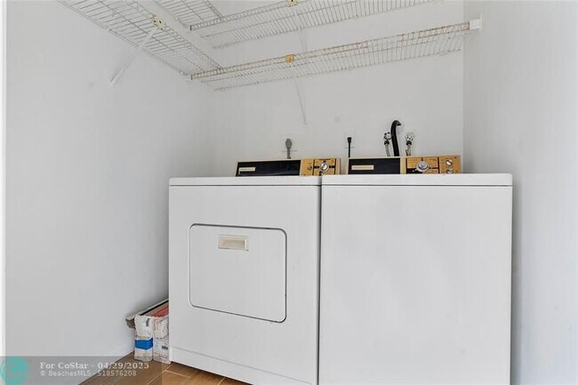 Building Photo - 9870 S Belfort Cir