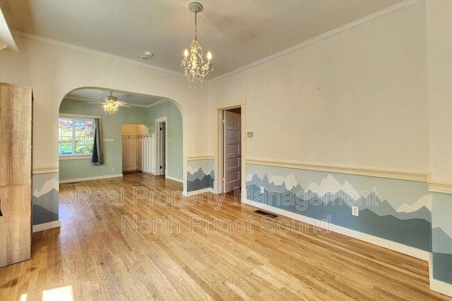 Building Photo - 2115 Oakes Ave