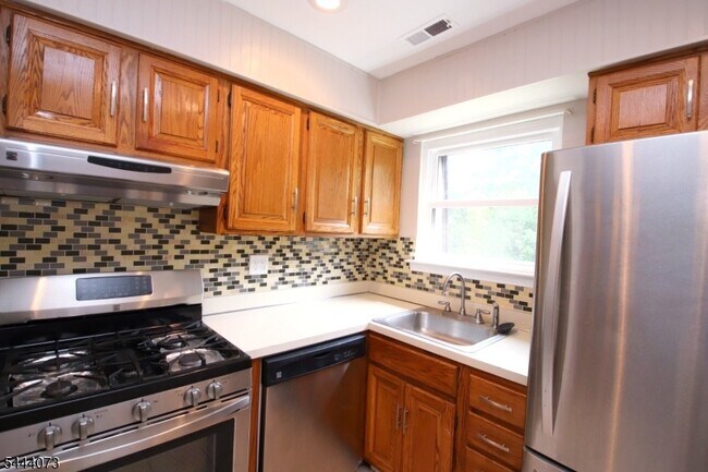 Building Photo - 1404 Normandy Ct