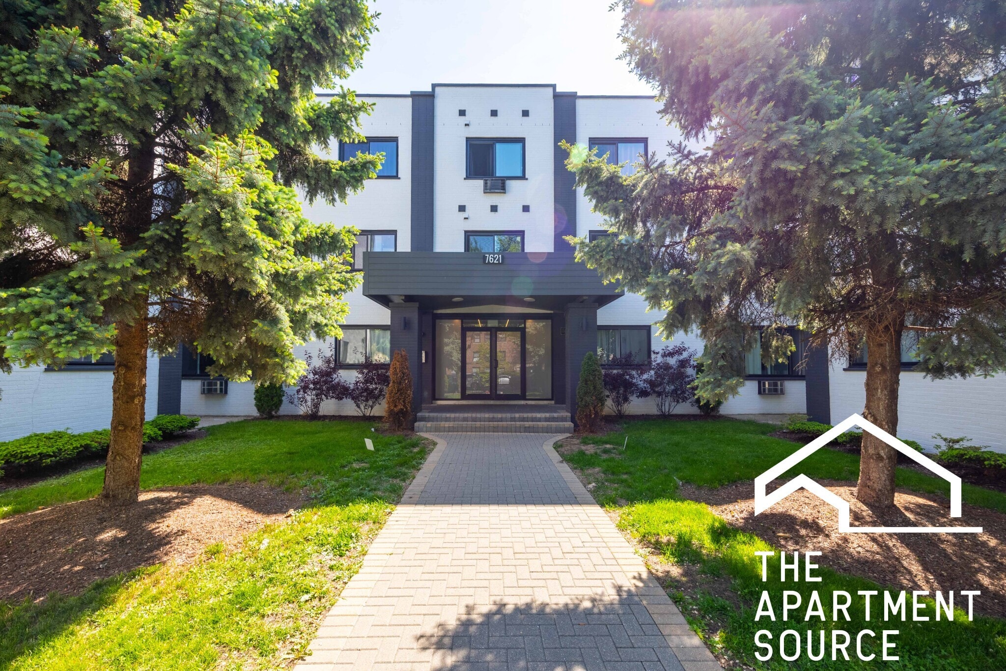 Building Photo - 7521 N Sheridan Rd