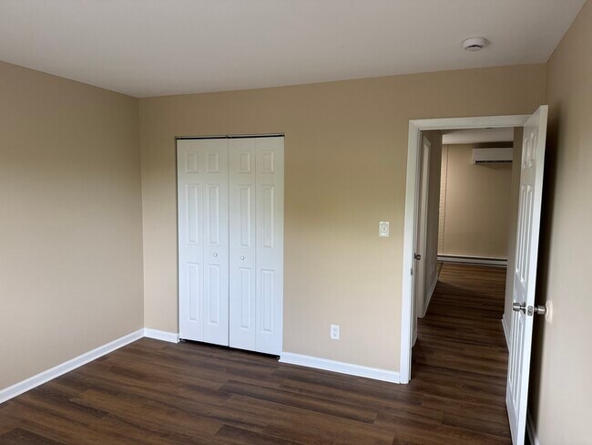 Building Photo - 1351 Monomoy St
