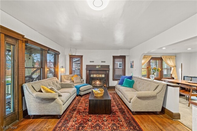 Building Photo - 19 4th