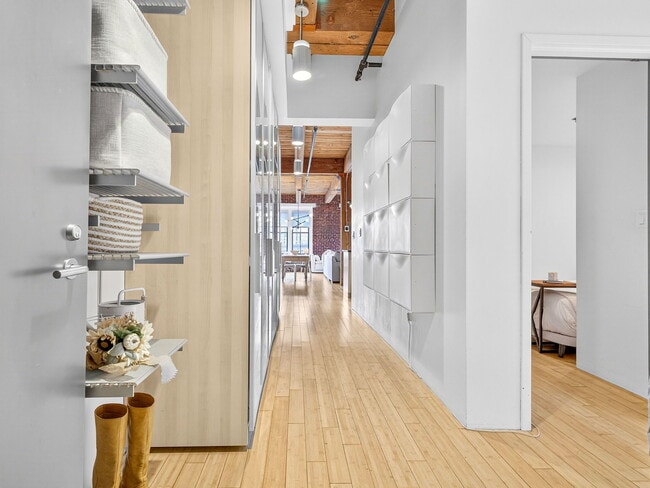 Building Photo - 9 W Broadway