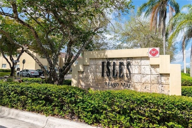 Building Photo - 417 Vista Isles Dr
