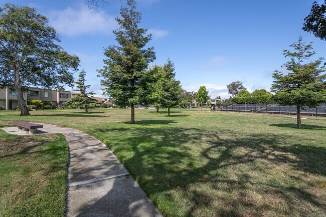 Building Photo - 1017 Kingston Ln