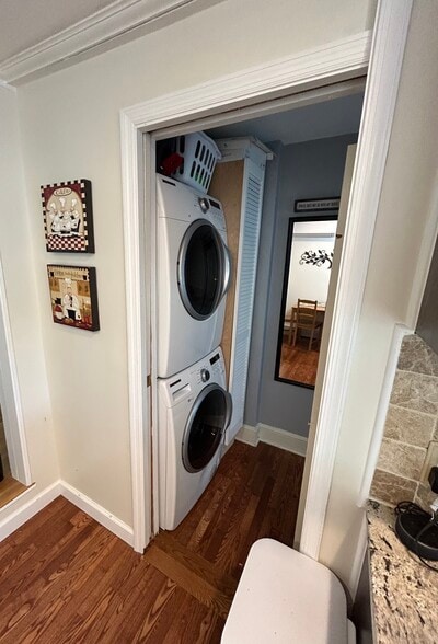 WASHER/ DRYER - 4 Lincoln Ave