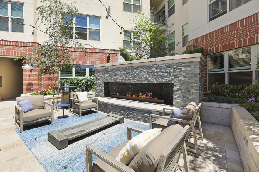 Outdoor Lounge 1 - Gables Speer Blvd