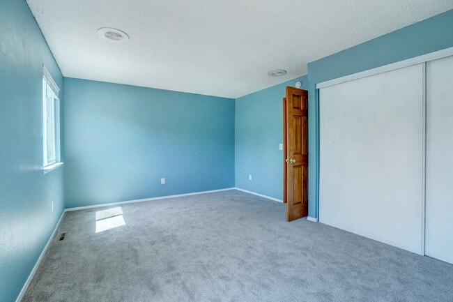 Building Photo - $3,200.00 - 3 Bedrooms, 2 Bathrooms, Singl...