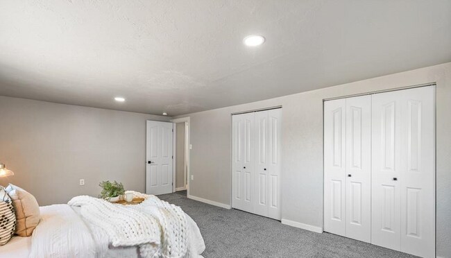 Building Photo - 316 E 46th Pl