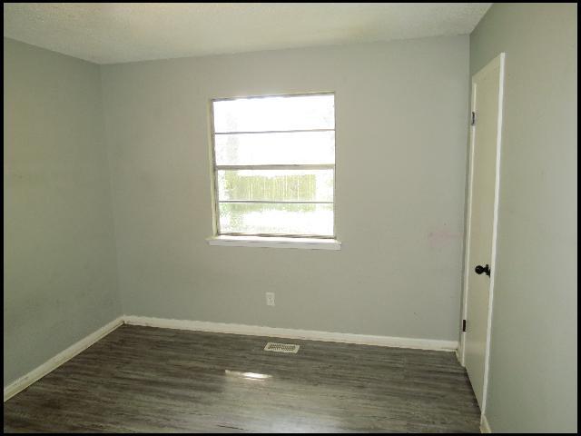 Building Photo - 1020 Towering Oaks Dr