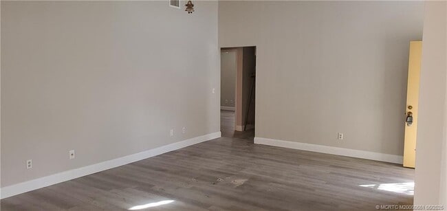 Building Photo - 41 SE Ontario Way