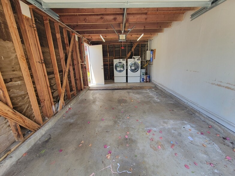 Building Photo - 11 Meadowsweet Way