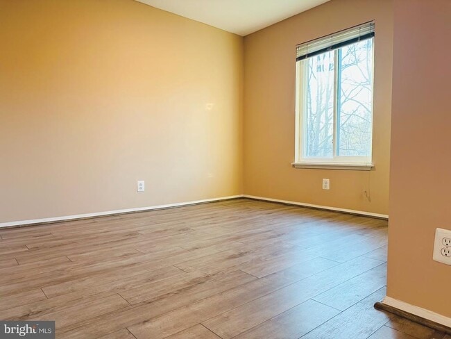 Building Photo - 11401 Commonwealth Dr