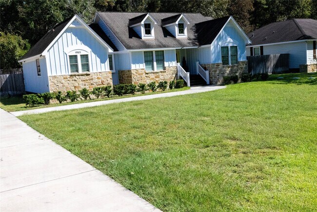Building Photo - 17023 Lexington Dr