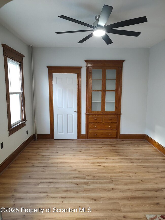 Building Photo - 1023 Carmalt St