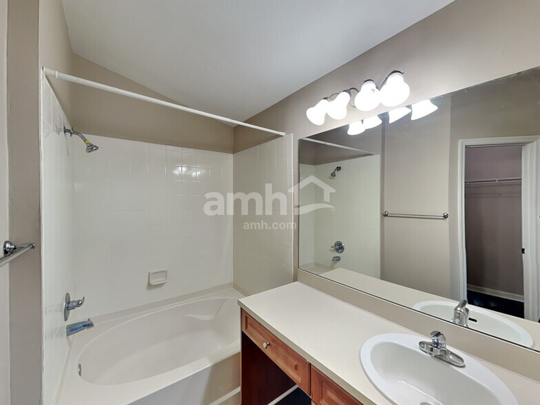 Building Photo - 11719 Crest Creek Dr