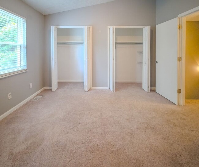 Building Photo - 650 Shadywood Ln