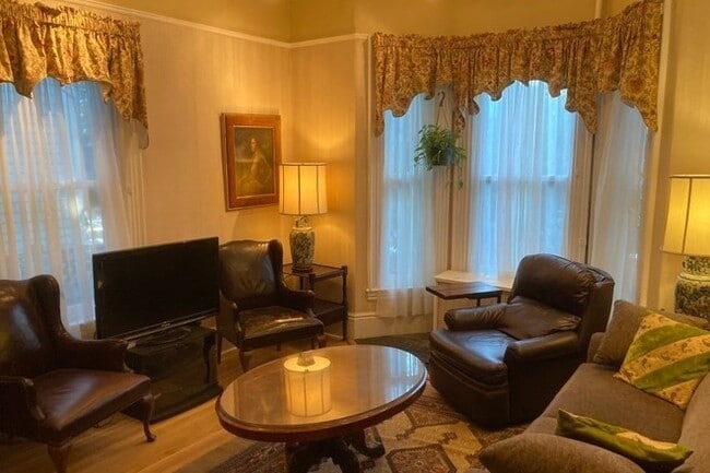 Building Photo - 39 Walker St