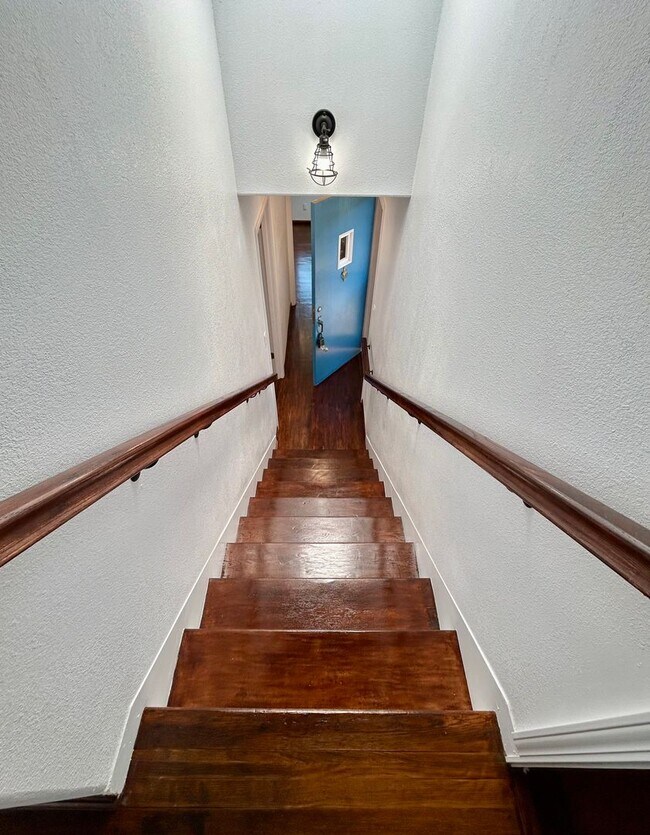 Building Photo - Charming 2 Bed / 2 Bath Coastal Retreat with Ocean Views in Ocean Beach