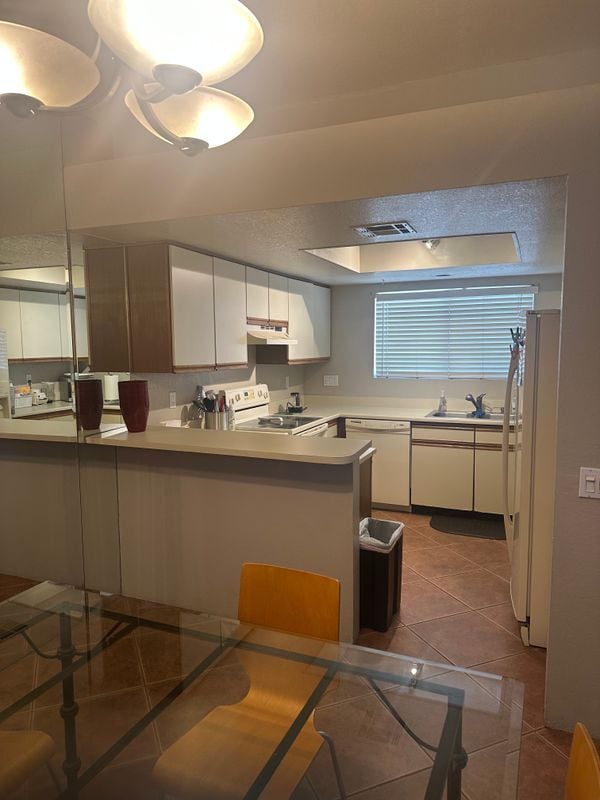 Building Photo - 505 S Farrell Dr