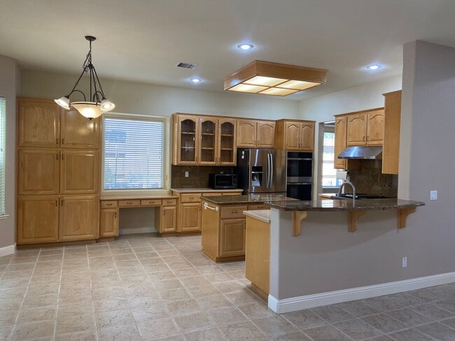 Building Photo - Broadstone Solar Home - 5 Bdrms, 4 Baths