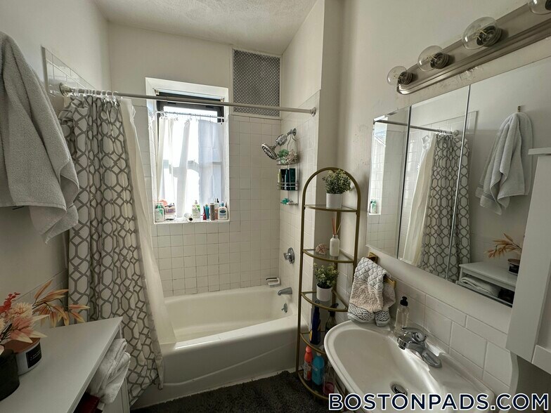 Building Photo - 1254 Commonwealth Ave