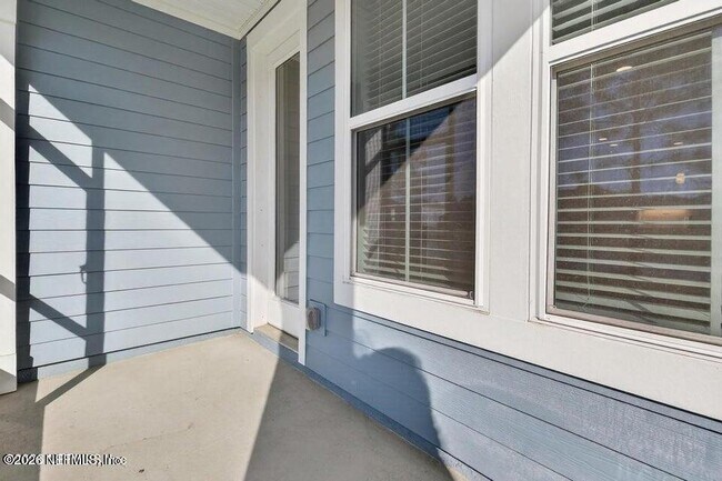 Building Photo - 260 Brandon Lks Dr
