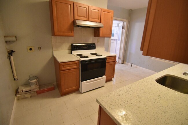 Building Photo - 1887 Beacon St