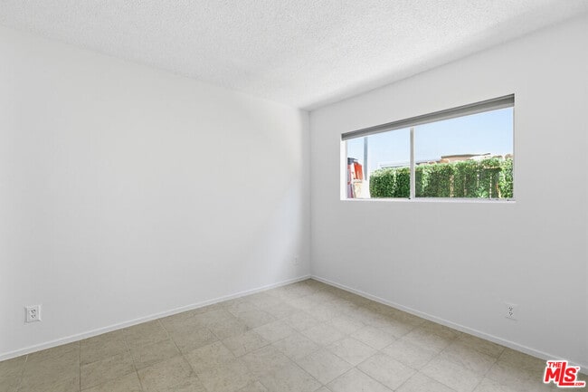 Building Photo - 1434 25th St