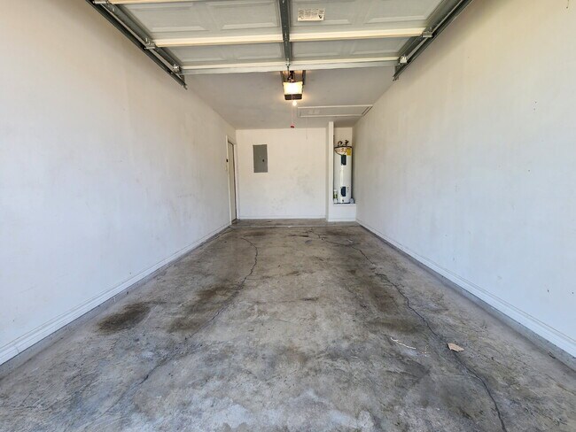 Building Photo - 3204 Toledo Dr