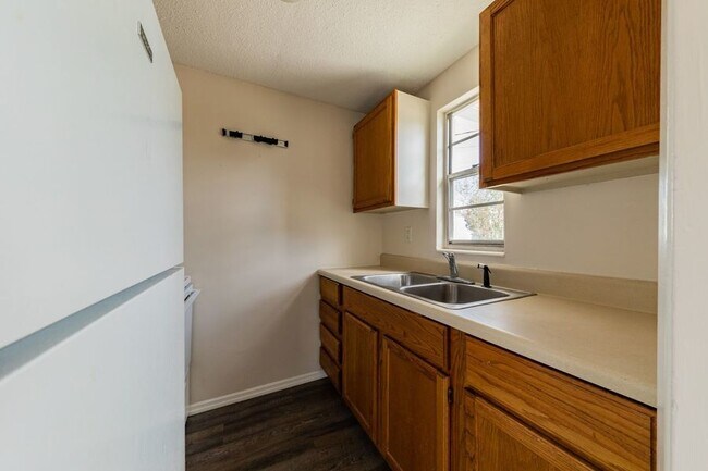 Building Photo - 907 Lake Jessie Dr