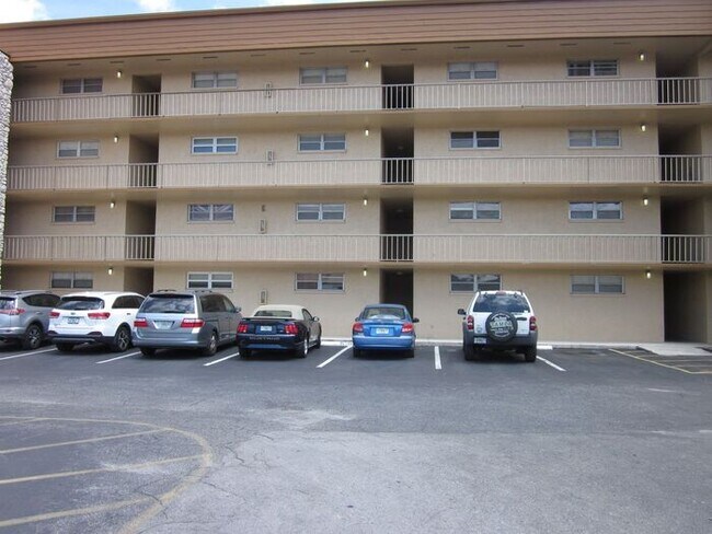Building Photo - THE RACQUET CLUB - GATED COMMUNITY
