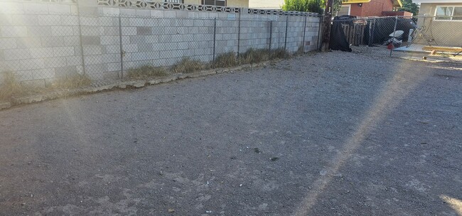 Building Photo - Three Bedroom One Story Home for Rent