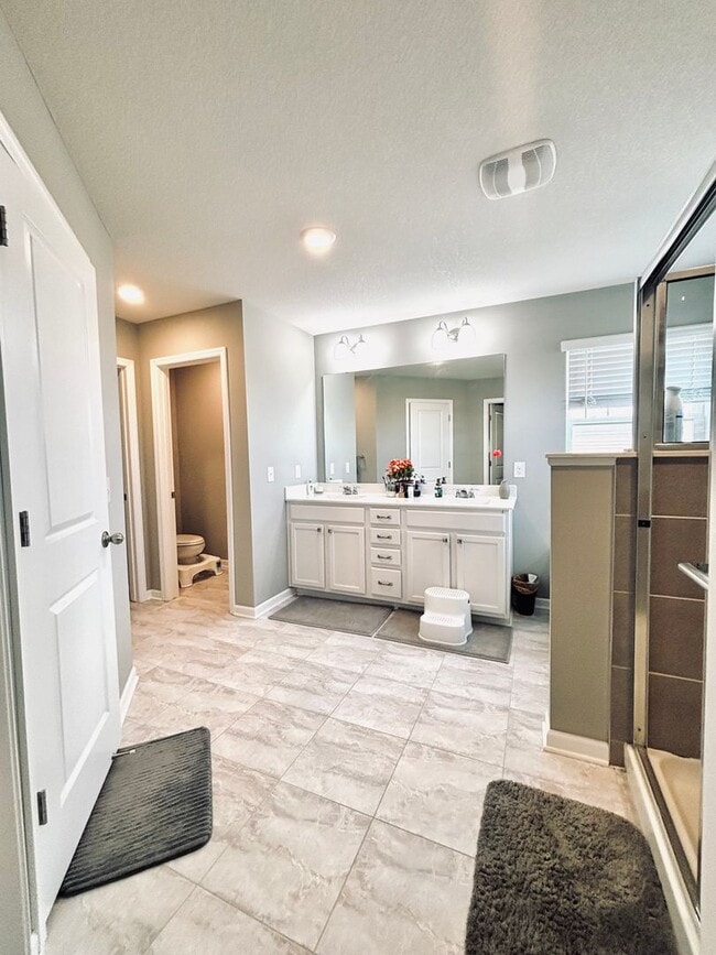 Building Photo - Stunning 5bed/3 1/2 bath Home in Shakopee!