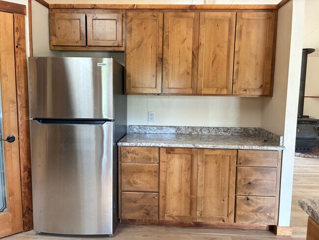 Building Photo - Fully Remodeled 5 Bedroom Home on 1 Acre with Shop, RV Parking & Stunning Views In Shady Cove
