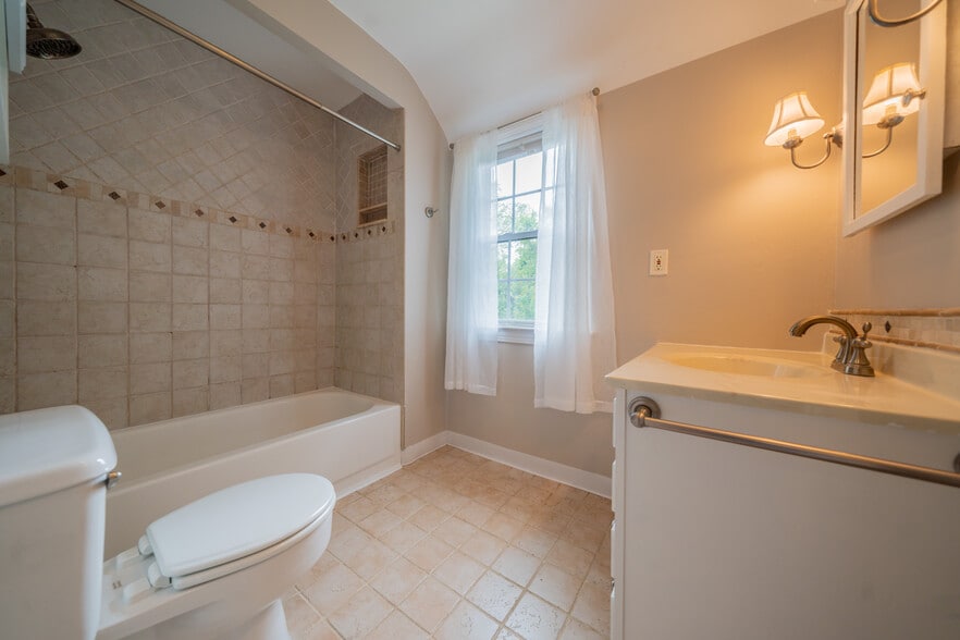 Building Photo - 1200 Brentwood Rd