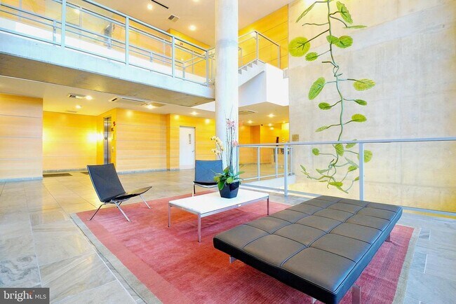 Building Photo - 1900 Hamilton St