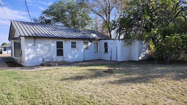 Primary Photo - 1707 W 17th Ln
