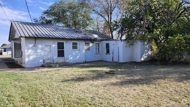 Building Photo - 1707 W 17th Ln